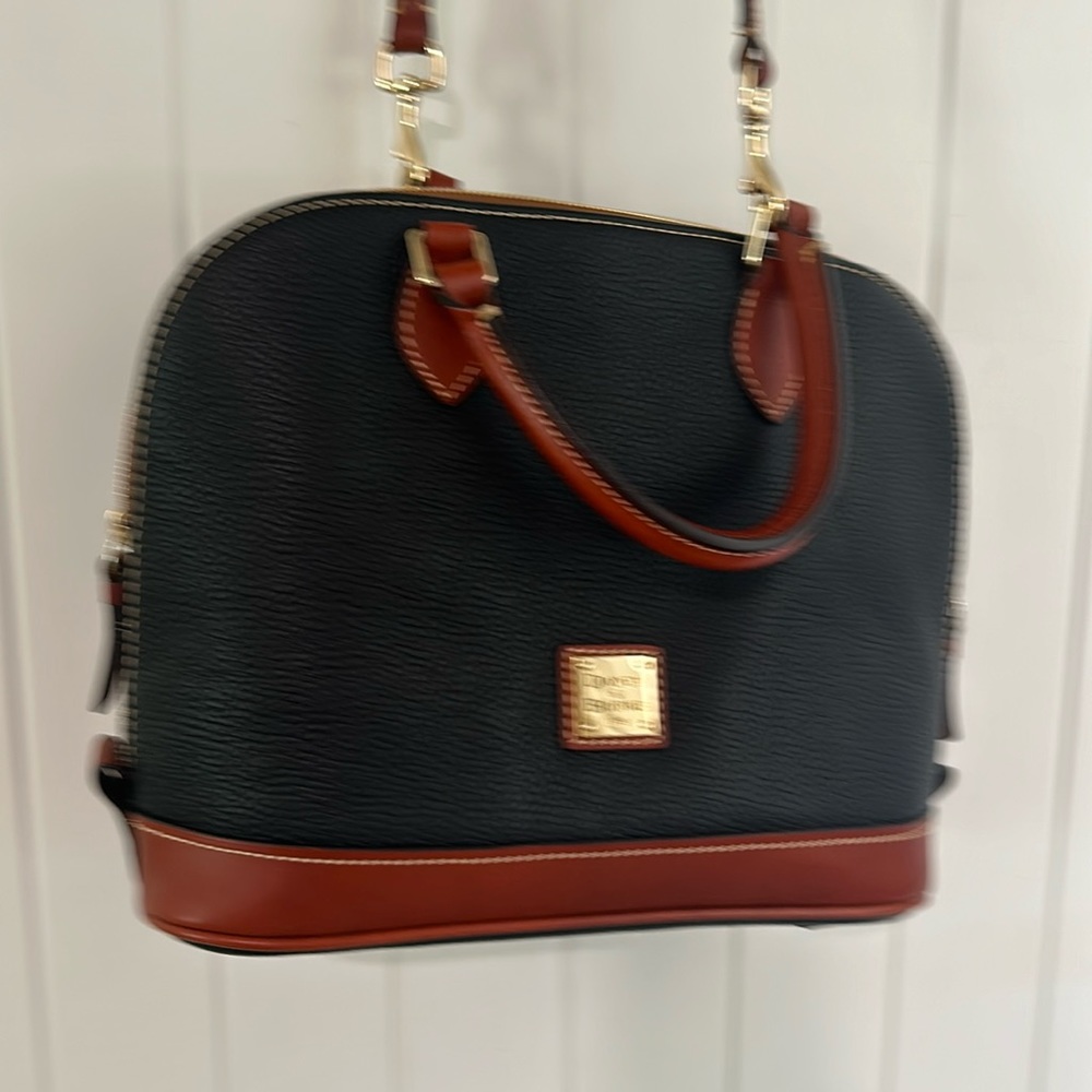 Dooney and Bourke zip zip satchel in black